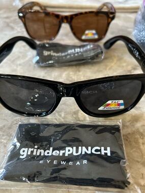 Men’s & women Polarized 2 Sunglasses – Black Frame & animal print